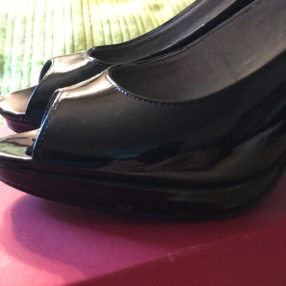 Beautiful pumps! - Picture 3 of 5